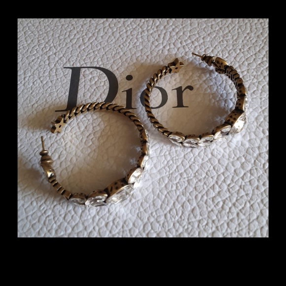 New🌟'19 Dio(R)evolution Crystal Hoop Earrings! - Picture 4 of 5